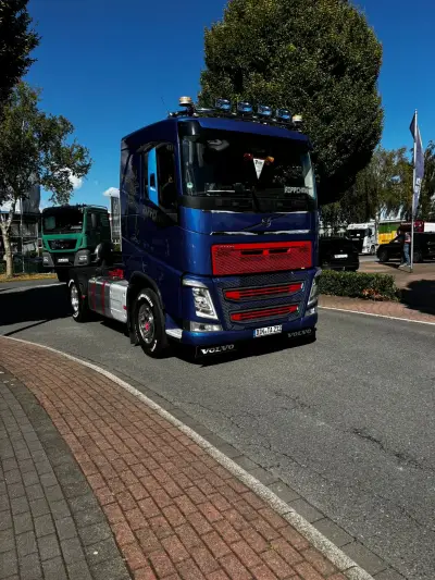 LKW-Freunde Niederrhein präsentieren beeindruckende Fahrzeuge wir waren dabei LKW-Freunde Niederrhein