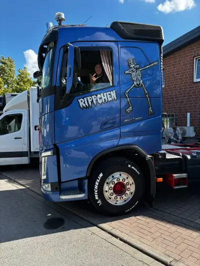 LKW-Freunde Niederrhein zeigen beeindruckende Lastwagen auf dem Event wir waren dabei LKW-Freunde Niederrhein