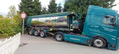 LKW-Freunde Niederrhein präsentieren einen beeindruckenden LKW auf dem Event wir waren dabei LKW-Freunde Niederrhein